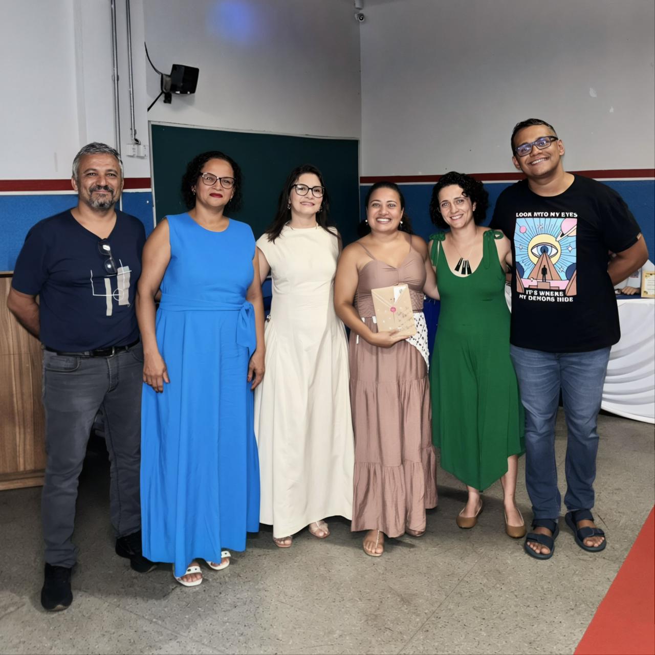 Noite de autógrafos celebra jovens escritores na Escola Estadual Fernão Dias